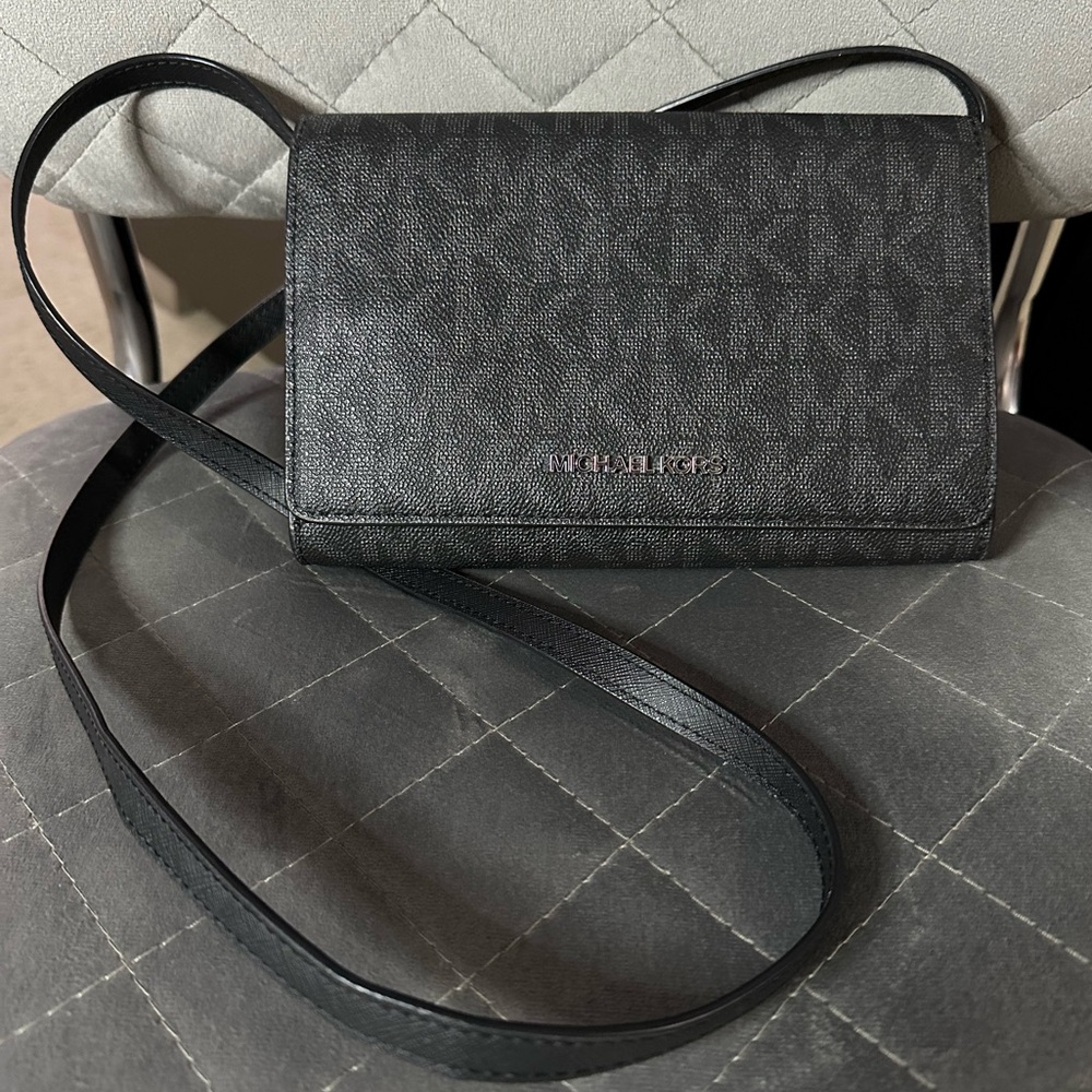 Michael Kors crossbody wallet